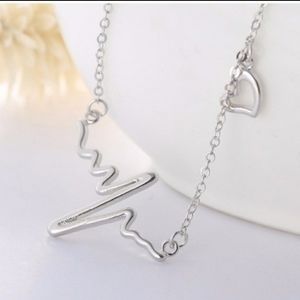 🆕️⚡EKG Necklace Silver⚡
